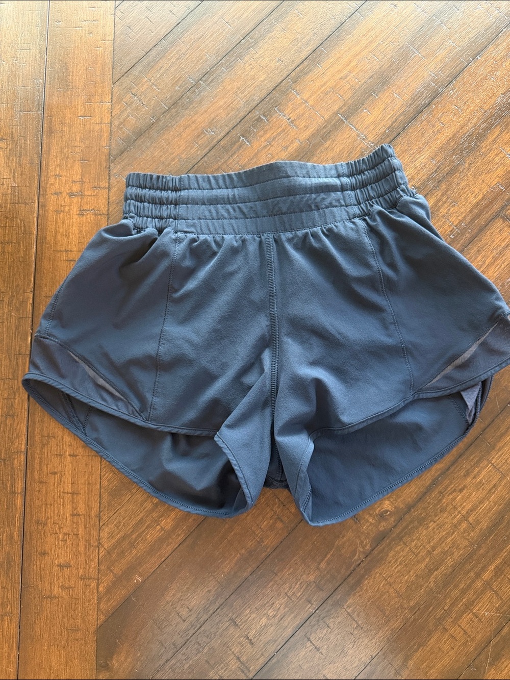Lululemon Hotty Hot High-Rise Lined 2.5” Navy Size 2 shorts - Picture 5 of 8